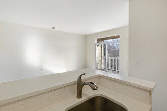 COLUMBIA COURT, LLC in Springfield, NJ - Building Photo - Building Photo