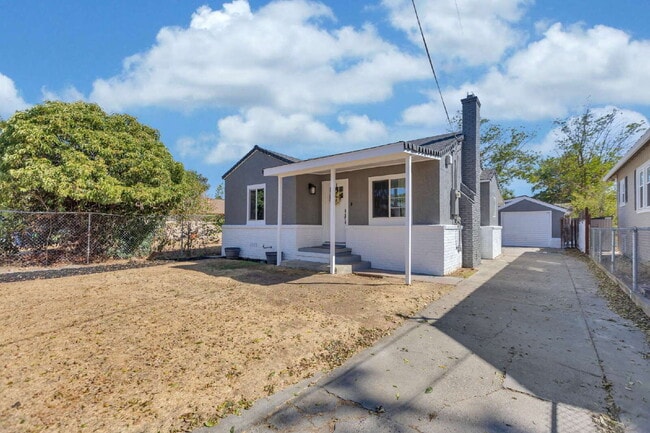 property at 3825 35th St