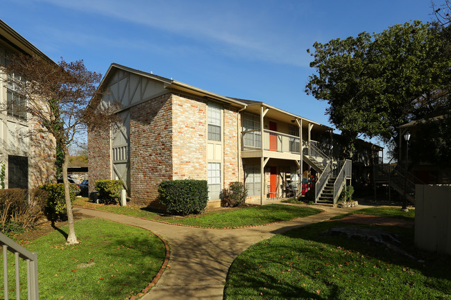 The Colony of San Marcos in San Marcos, TX - Building Photo - Building Photo