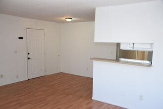 5267 Retablo Ave in Las Vegas, NV - Building Photo - Building Photo