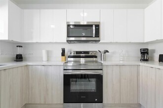 2110 NW 66th St-Unit -2 in Miami, FL - Building Photo - Building Photo