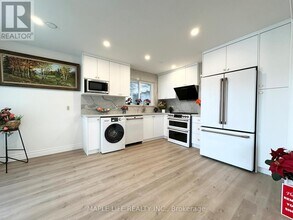 15 Nymark Ave in Toronto, ON - Building Photo - Building Photo