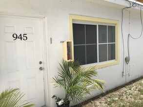 1001 Bay Dr in Miami Beach, FL - Building Photo - Building Photo