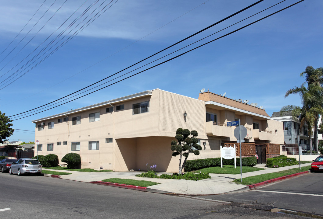 1755 Granville Ave in Los Angeles, CA - Building Photo