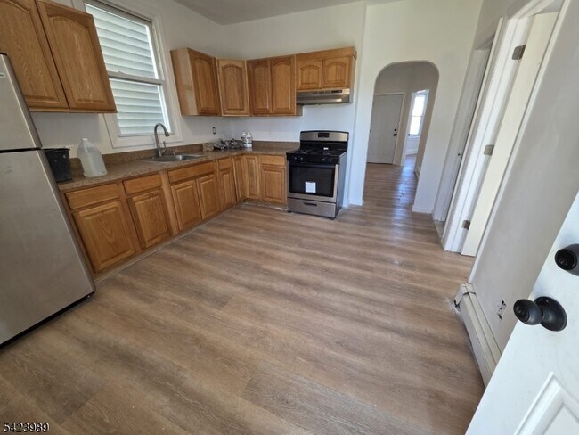 18 Michigan Ave in Paterson, NJ - Building Photo - Building Photo