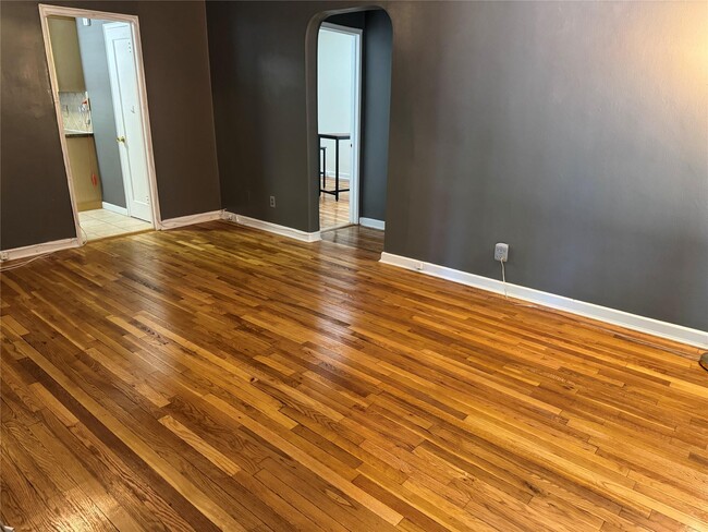 75-17 255th St in Queens, NY - Building Photo - Building Photo
