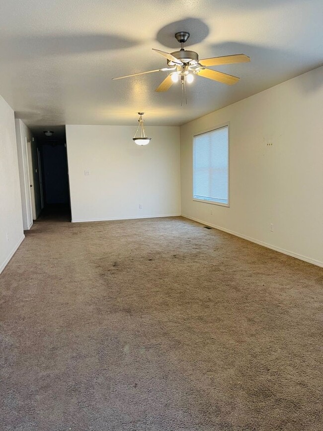 2431 Deerfield Blvd in Junction City, KS - Building Photo - Building Photo