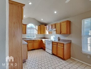 3945 W Maple St in Springfield, MO - Building Photo - Building Photo