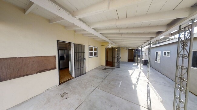 6134 Dorothy Dr in San Diego, CA - Foto de edificio - Building Photo