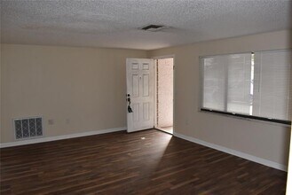 7615 Karen Dr in Port Richey, FL - Building Photo - Building Photo