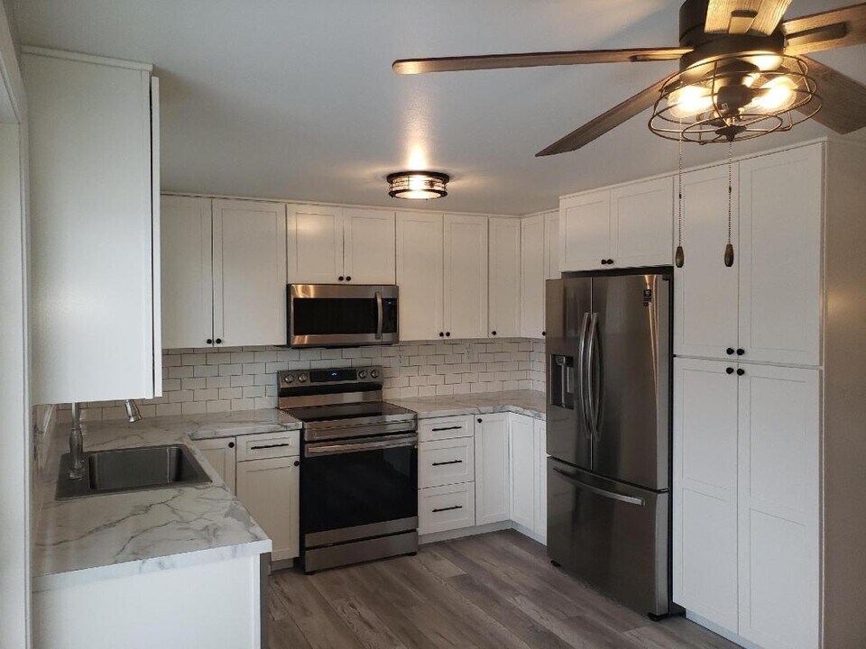 1700 Hulke Dr in Appleton, WI - Building Photo
