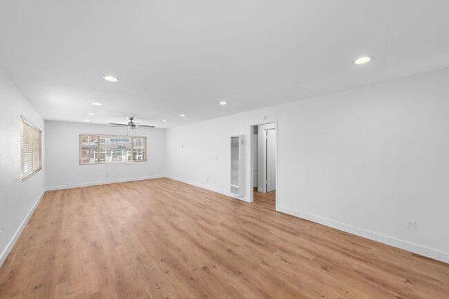 137 Avenida Mateo in San Clemente, CA - Building Photo - Building Photo