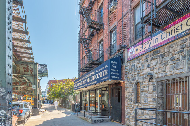 1446 Broadway in Brooklyn, NY - Foto de edificio - Building Photo