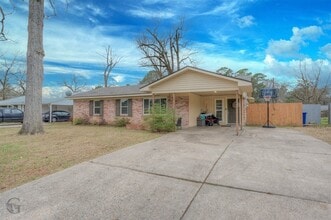 9478 Poinsettia Dr in Shreveport, LA - Foto de edificio - Building Photo