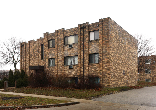 501 E Dogwood Ln in Mount Prospect, IL - Building Photo - Building Photo