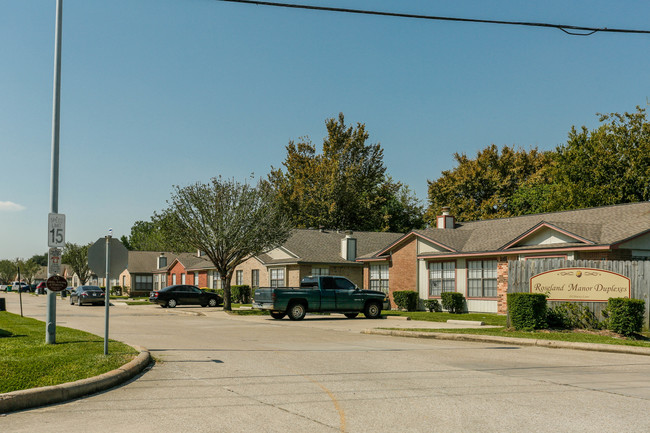 Roseland Manor Apartments in Baytown, TX - Building Photo - Building Photo