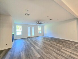 12813 Andromeda Ct in Willis, TX - Building Photo