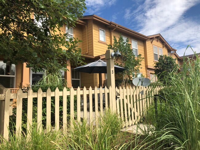 10441 Truckee St, Unit B in Commerce City, CO - Building Photo - Building Photo
