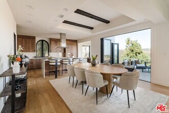 1666 Summitridge Dr in Beverly Hills, CA - Foto de edificio - Building Photo
