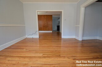 32 Stellman Rd, Unit 1 in Boston, MA - Foto de edificio - Building Photo