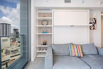 227 NE 2nd St in Miami, FL - Foto de edificio - Building Photo