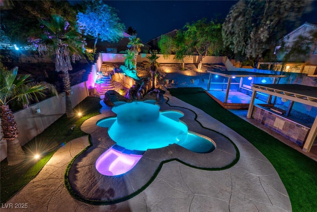 2209 Crestline Falls Pl in Las Vegas, NV - Building Photo