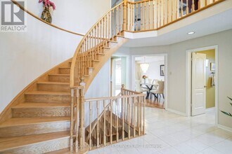 5668 Turney Dr in Mississauga, ON - Building Photo - Building Photo