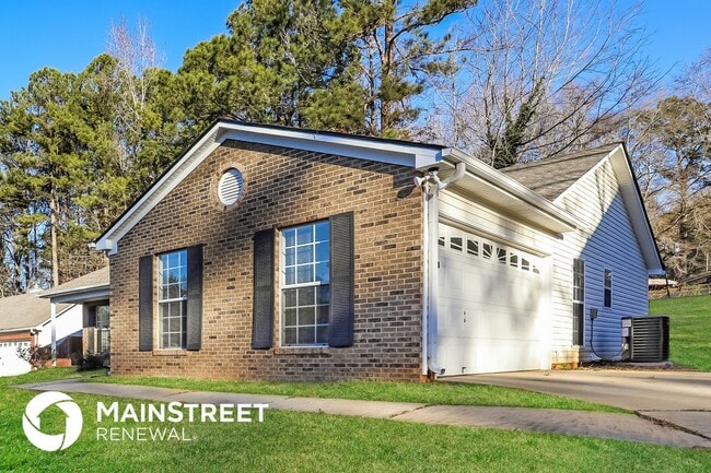 955 Foxworthy Ln in Riverdale, GA - Foto de edificio - Building Photo