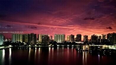 18031 Biscayne Blvd in Aventura, FL - Building Photo - Building Photo