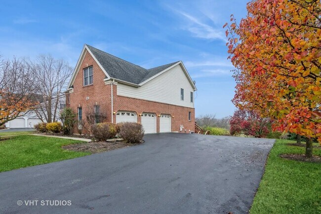 22 Doral Dr in Hawthorn Woods, IL - Building Photo - Building Photo