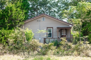 521 W Agency St in Roberta, GA - Building Photo