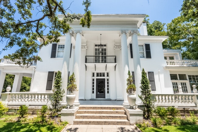 602 E Victory Dr in Savannah, GA - Foto de edificio - Building Photo