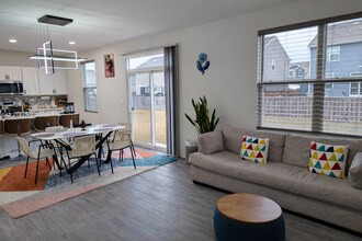 1619 Emma Ln in Pingree Grove, IL - Foto de edificio - Building Photo