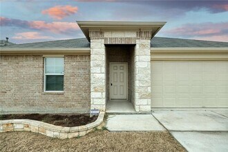 219 Screech Owl Dr in Kyle, TX - Building Photo - Building Photo