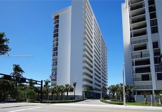 1901 N Ocean Blvd in Fort Lauderdale, FL - Foto de edificio - Building Photo