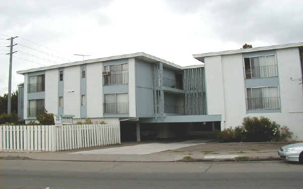 1215 Woodside Rd in Redwood City, CA - Building Photo - Building Photo