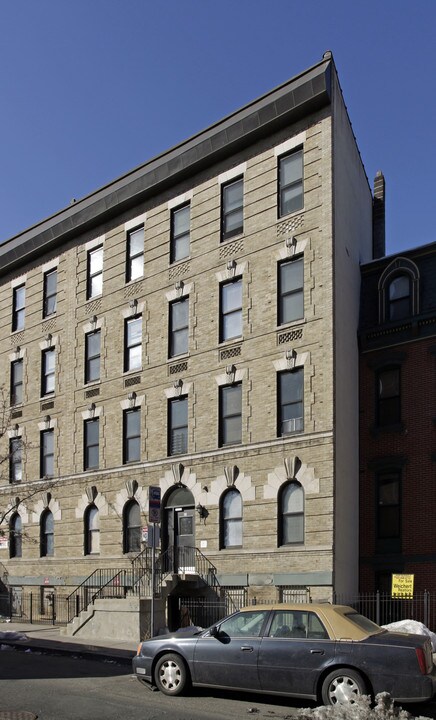 834 Grand St in Jersey City, NJ - Building Photo