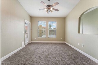 9975 Peace Way in Las Vegas, NV - Building Photo - Building Photo
