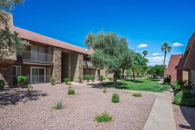 4921 River Glen Dr in Las Vegas, NV - Building Photo - Building Photo