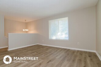 1306 Queens Ct in Oak Grove, MO - Foto de edificio - Building Photo