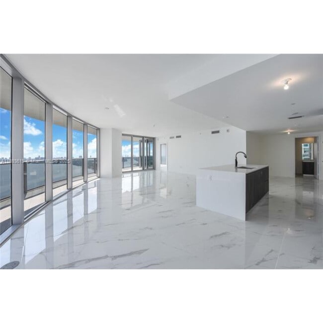 488 NE 18th St in Miami, FL - Building Photo - Building Photo