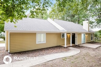 2 Pipers Glen Ct in Greensboro, NC - Foto de edificio - Building Photo