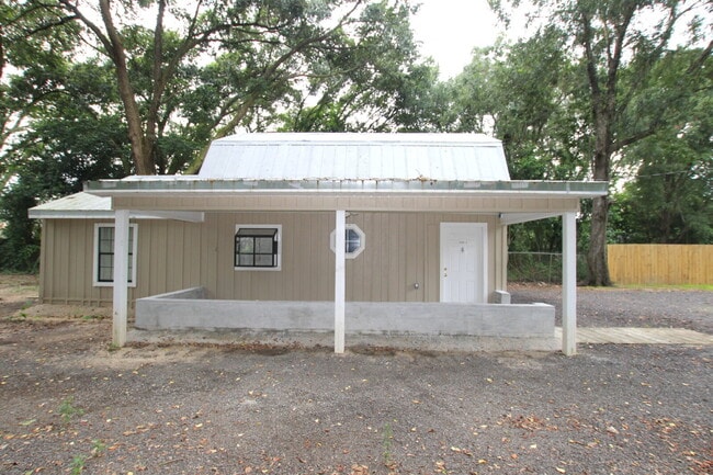2435 E Johnson Ave in Pensacola, FL - Building Photo - Building Photo