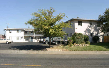 Bell Street Apartments in Sacramento, CA - Building Photo - Building Photo