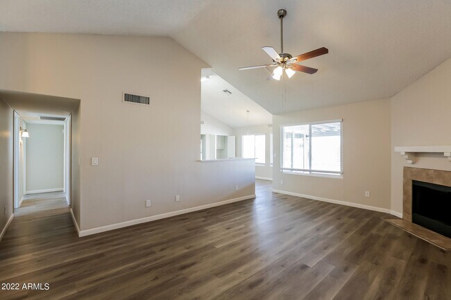 13232 N 56th Ave in Glendale, AZ - Building Photo - Building Photo