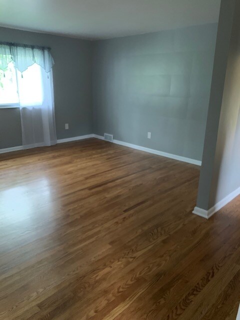 787 N Summit St, Unit 2 in Barberton, OH - Foto de edificio - Building Photo