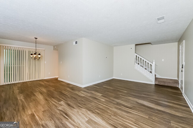 8305 Gledstone Way in Fairburn, GA - Building Photo - Building Photo