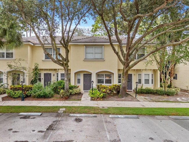 13468 Old Englishtown Rd in Wellington, FL - Building Photo - Building Photo