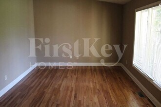 1669 Purcell Cir in Indianapolis, IN - Foto de edificio - Building Photo