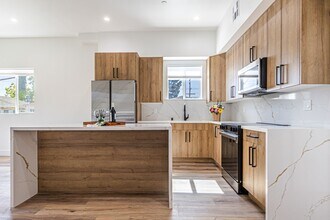 4445 1/2 Auckland Ave in Los Angeles, CA - Building Photo - Building Photo